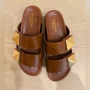 Valentino Garavani Roman Stud Brown Leather Slides with Gold Rockstud Sandals 39